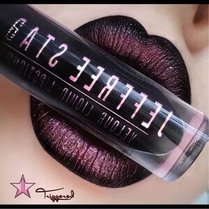 Jeffree Star | ‘Triggered’ Velour Liquid Lipstick | NiB dark plum w gold shift